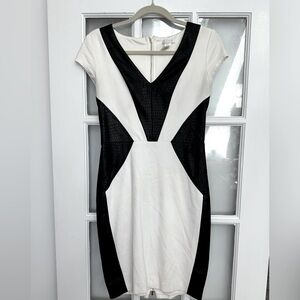 Vintage Cache Black & White V-Neck Bodycon Dress Snakeskin Embosed Size 4 Small